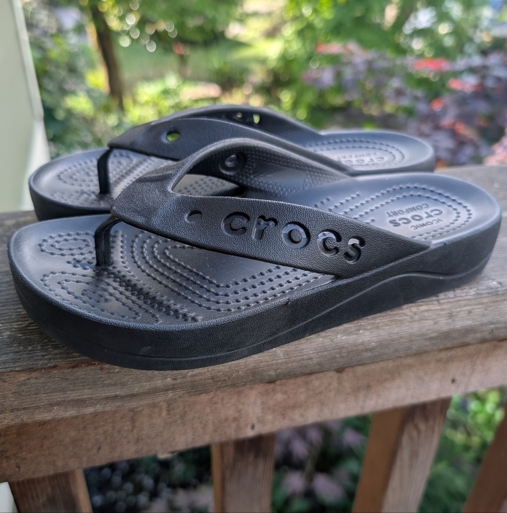 Crocs Sloane Platform Flip Flops Sz 4 Black Iconic Comfort Thongs Sandals Beach